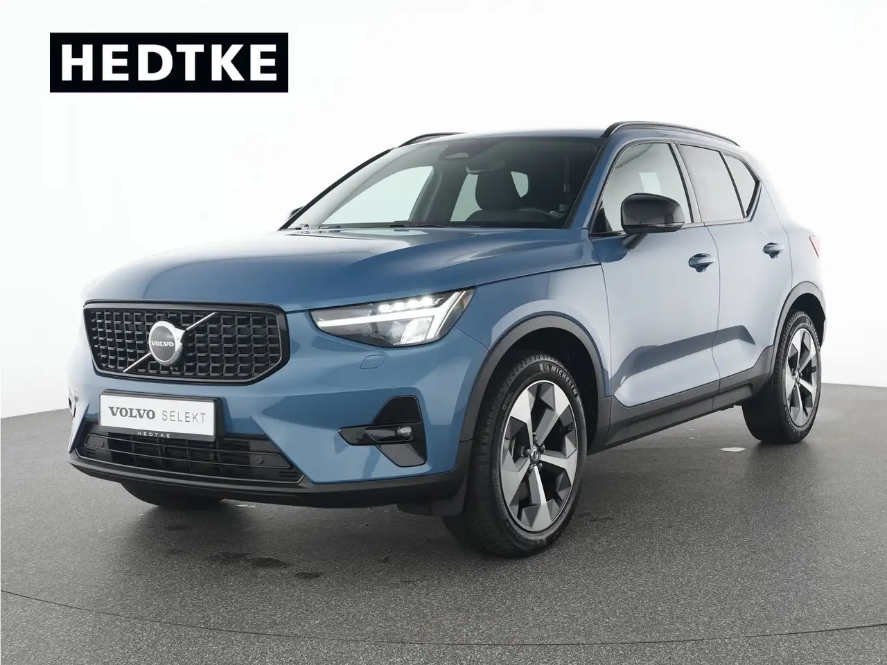 Volvo XC40 B3 Plus Dark ACC*19"ALARM — photo 1 of 24
