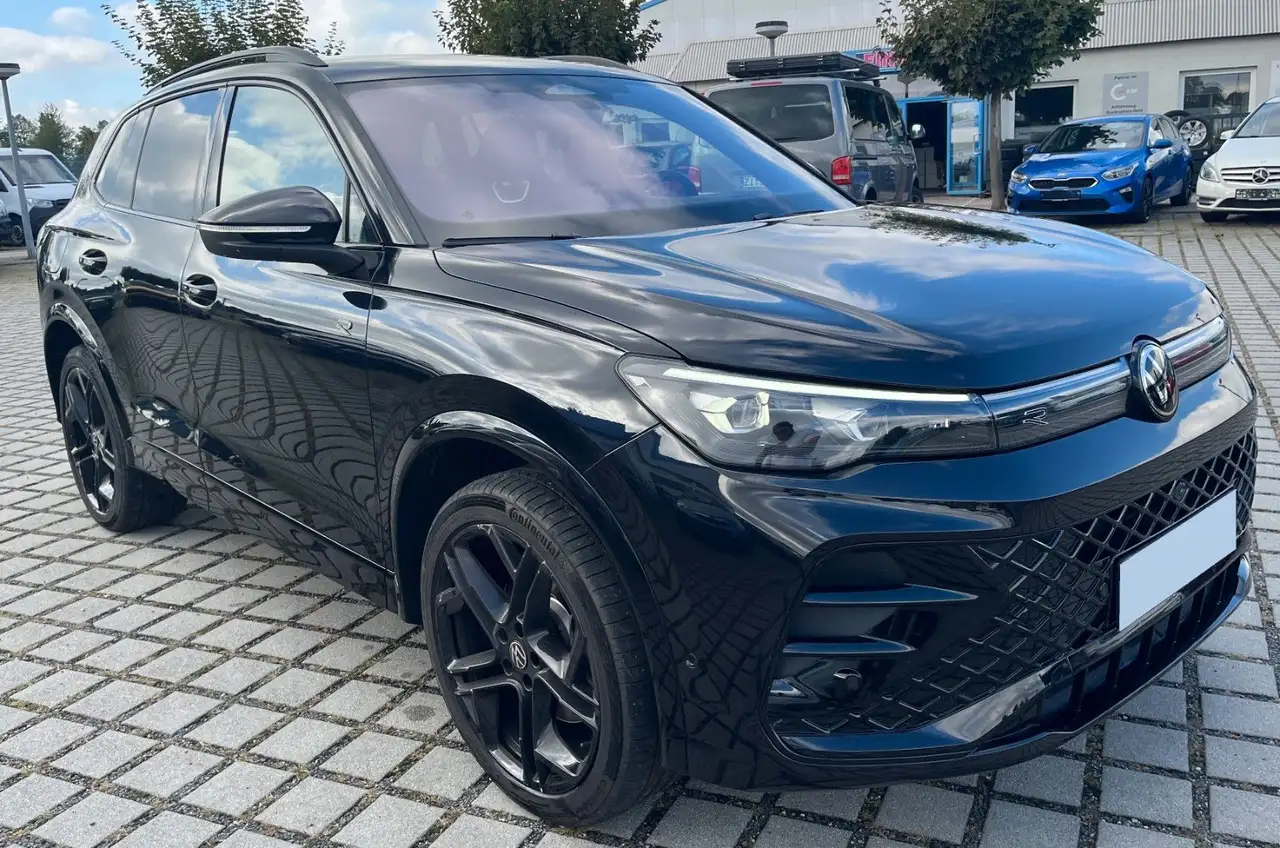 Volkswagen Tiguan 2.0 TDI 4Motion R-Line Black Style — photo 1 of 25