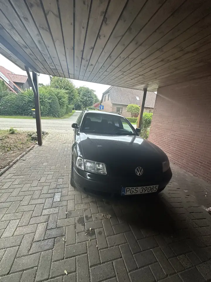 Volkswagen Passat 1.8 5V — photo 1 of 15