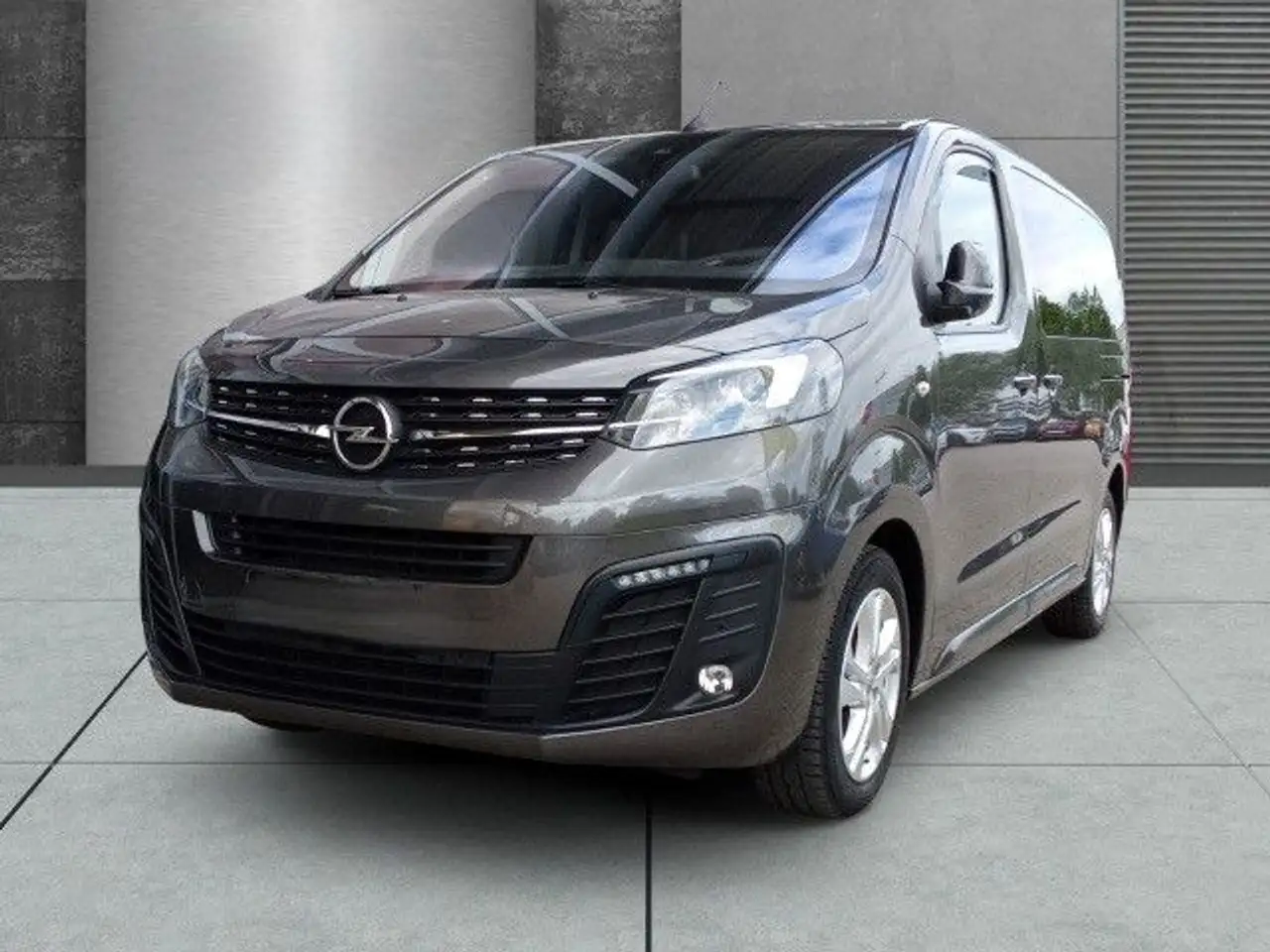 Opel Zafira Life 2.0 Diesel Edition M|AHK|StandHZ|SHZ — photo 1 of 7