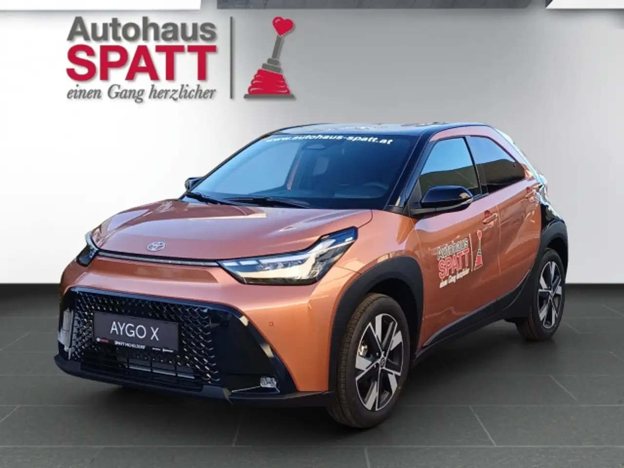 Toyota Aygo X 1,5 l Hybrid Teamplayer CVT !! Jungwagen !! — photo 1 of 6