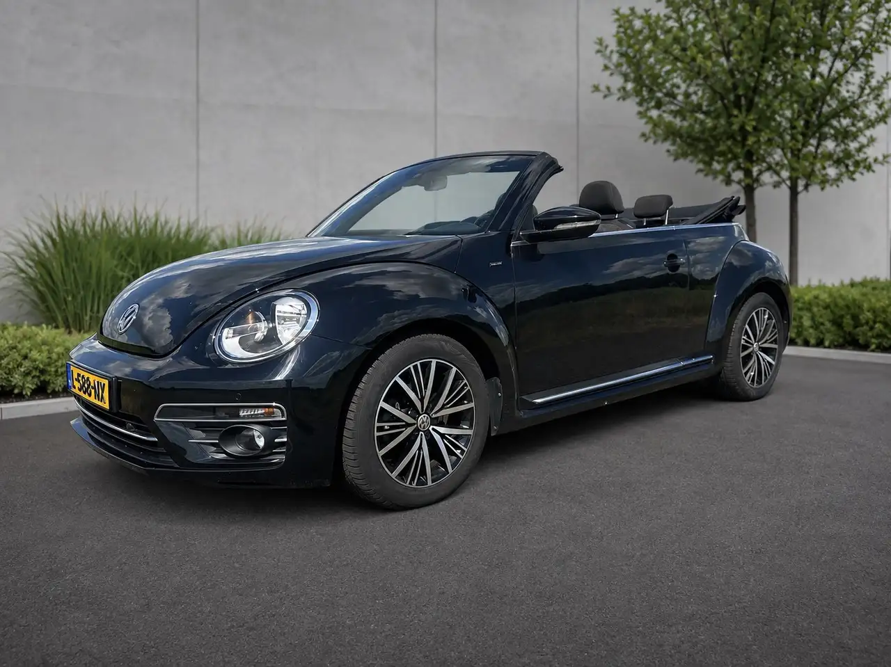 Volkswagen Beetle 1.2 TSI CABRIOLET DSG — photo 1 of 16
