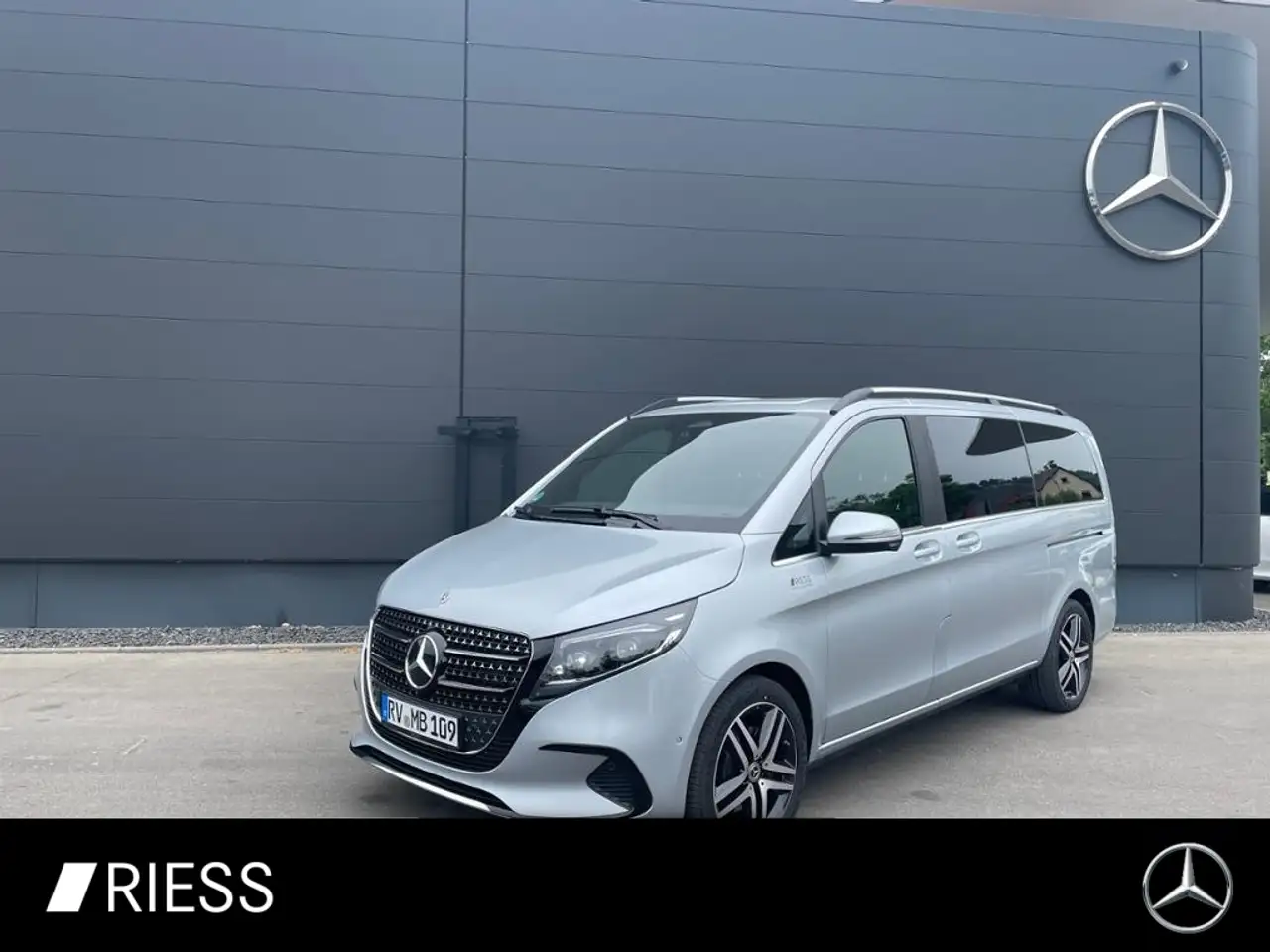 Mercedes-Benz V 300 d AVANTGARDE/360°KAM/AHK/ABSTANDSTEM/BURM — photo 1 of 17