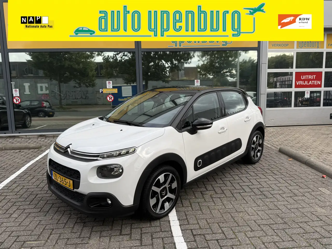 Citroen C3 1.2 PureTech S&S Shine TwoTone *Carplay * 85.728 K — photo 1 of 37