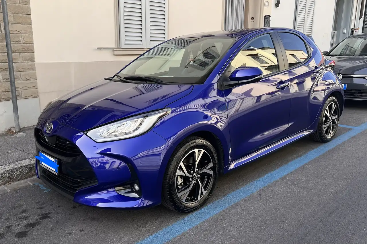 Toyota Yaris 1.5h Trend — photo 1 of 12