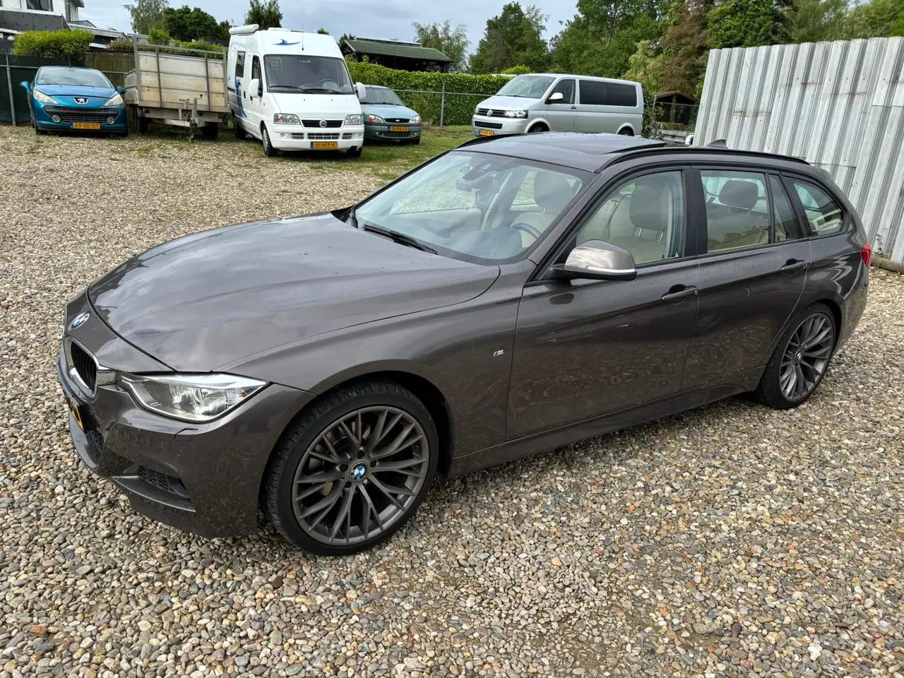 BMW 320 3-serie Touring 320i xDrive High Executive , BOEKJ — photo 1 of 12