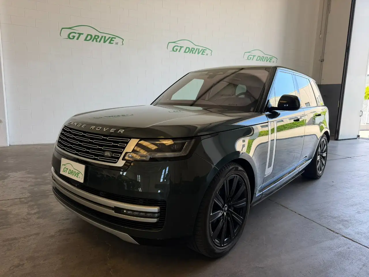 Land Rover Range Rover Range Rover 3.0d i6 mhev Autobiography awd 249cv auto — photo 1 of 15