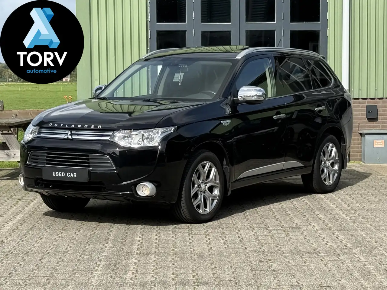 Mitsubishi Outlander 2.0 PHEV Instyle | Trekhaak | Top onderhouden | Le — photo 1 of 22