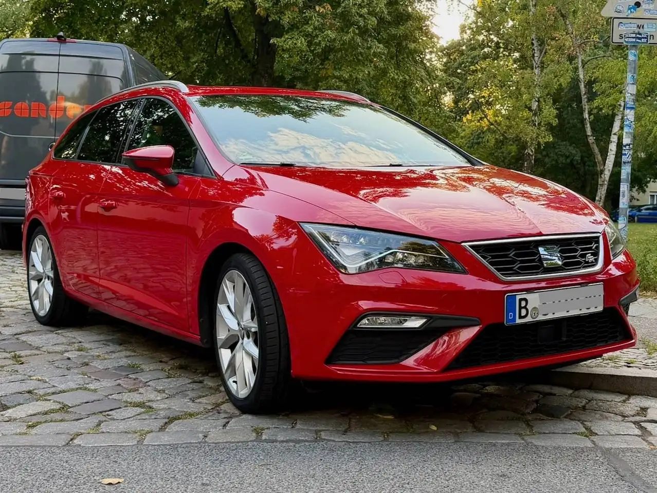 SEAT Leon Leon ST Diesel ST 2.0 TDI Start — photo 1 of 13