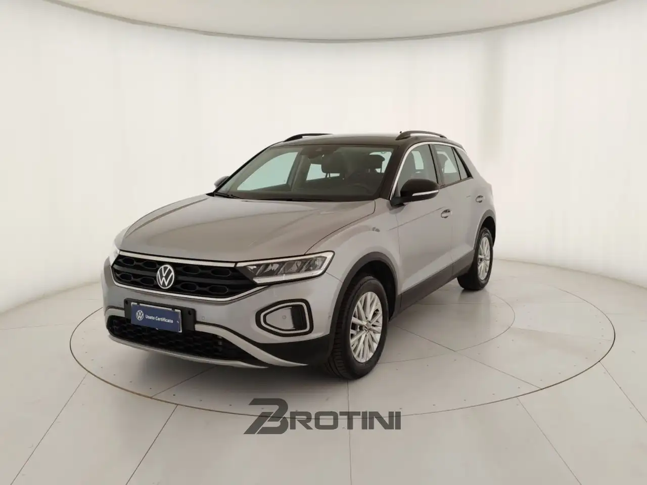 Volkswagen T-Roc 2.0 TDI SCR Life DSG — photo 1 of 15