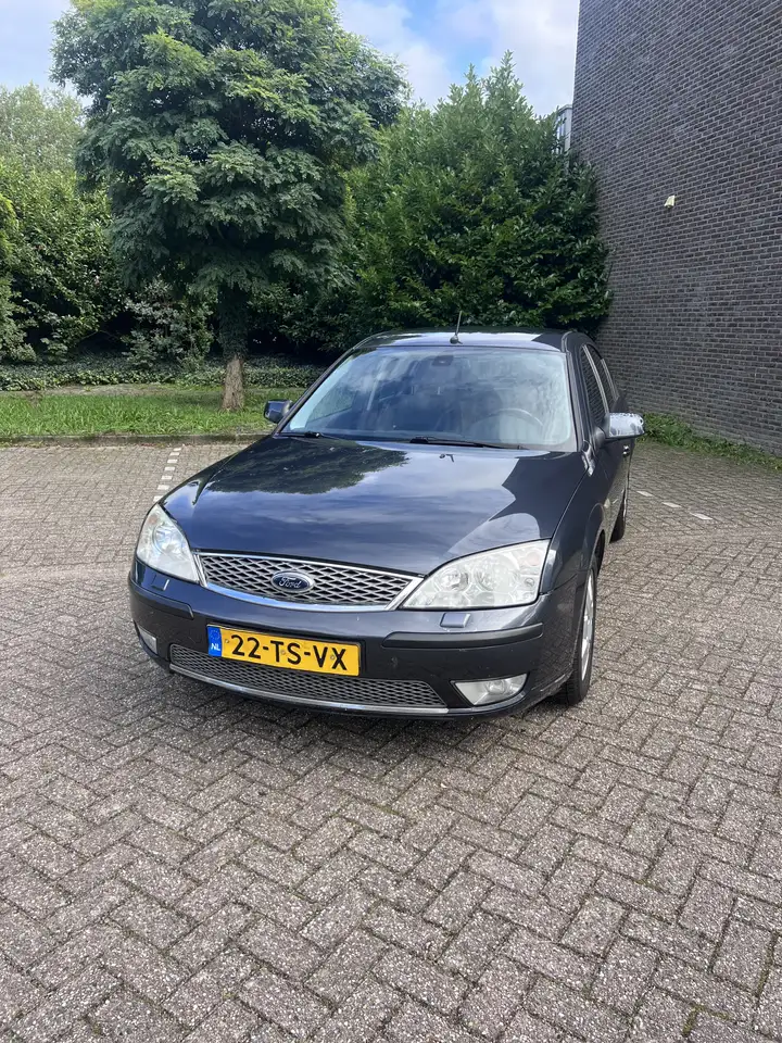 Ford Mondeo 1.8-16V Platinum — photo 1 of 17