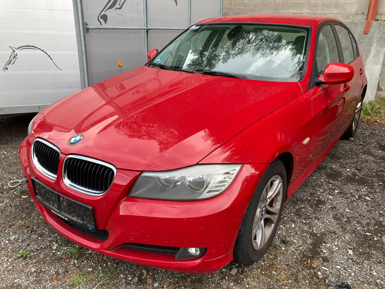 BMW 318 318d — photo 1 of 40