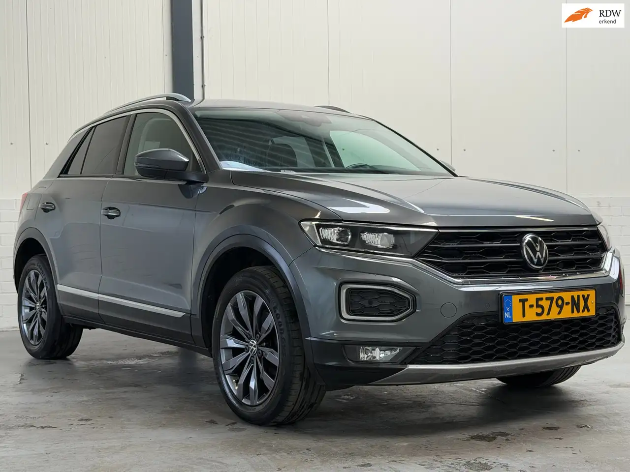 Volkswagen T-Roc 1.5 TSI Sport|Virtual|Stuur-Stoelverwarming|Keyles — photo 1 of 34
