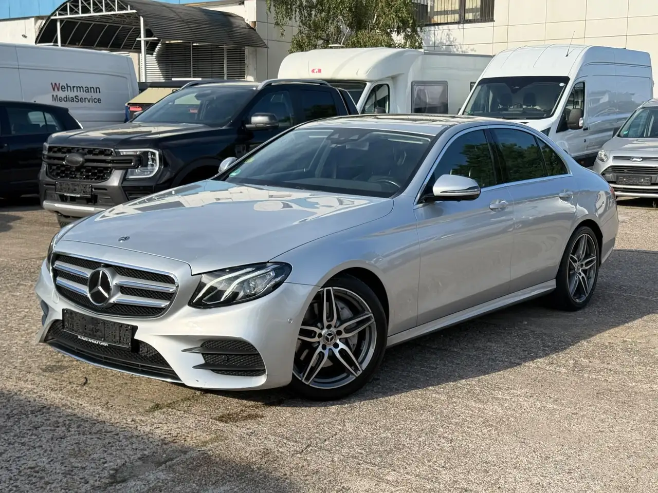 Mercedes-Benz E 200 d/AMG-Line/ACC/Ambiente/360°/KeyLess/LED — photo 1 of 24