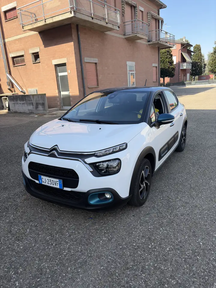 Citroen C3 1.5 bluehdi Shine s&s 100cv 6m — photo 1 of 15