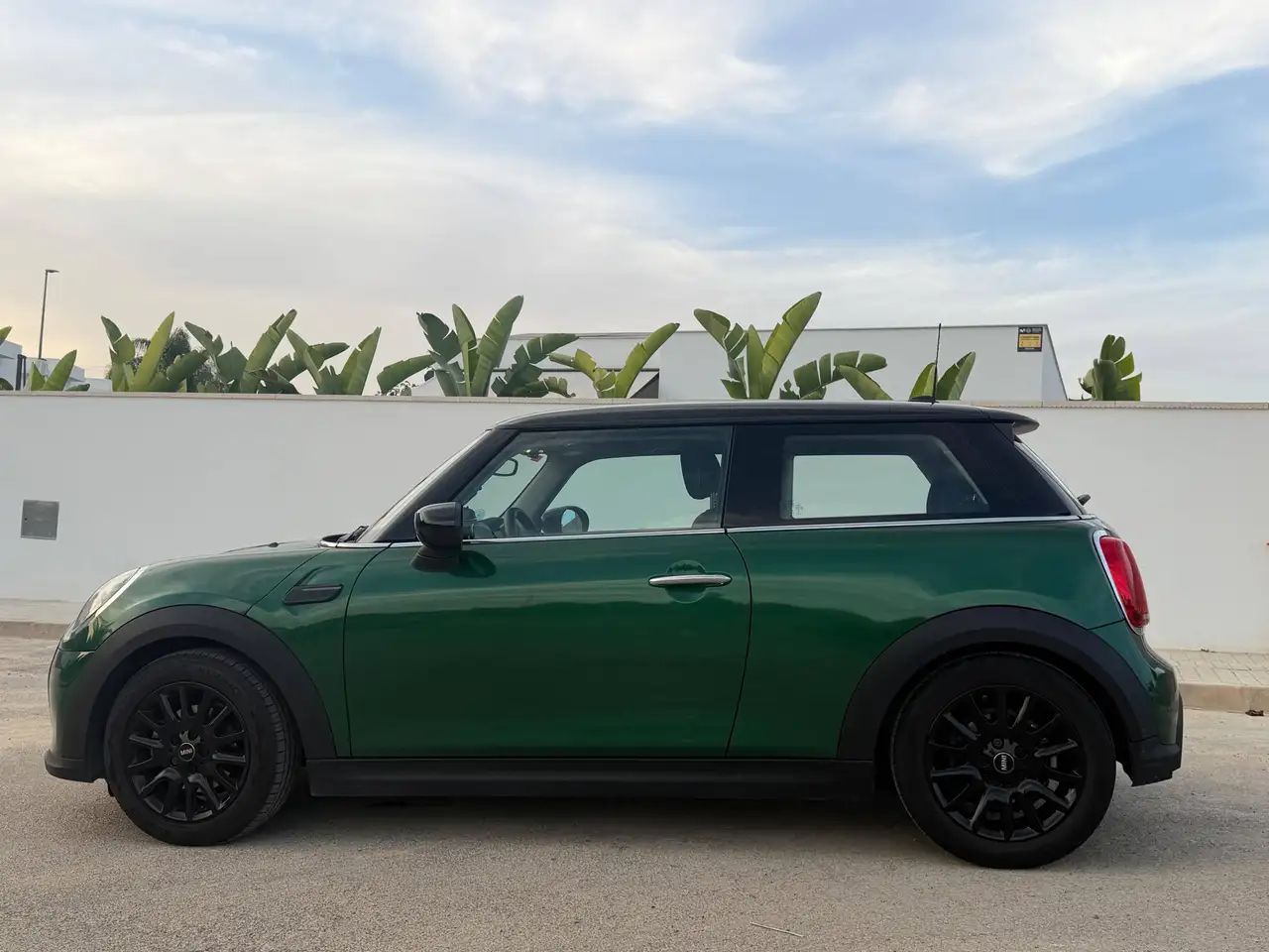 MINI One Mini One One — photo 1 of 6
