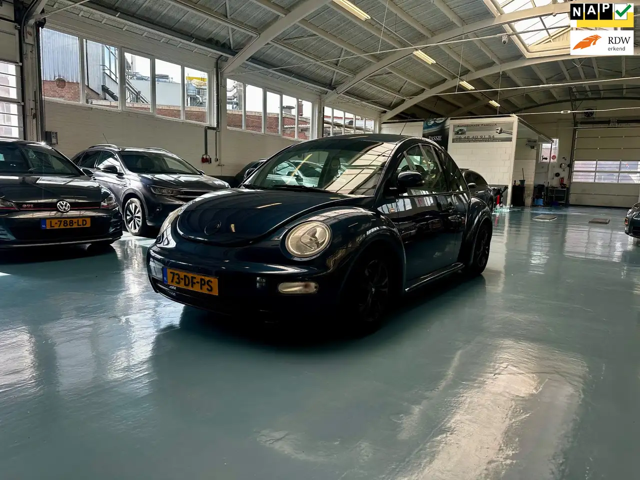 Volkswagen New Beetle 2.0 Highline — photo 1 of 18