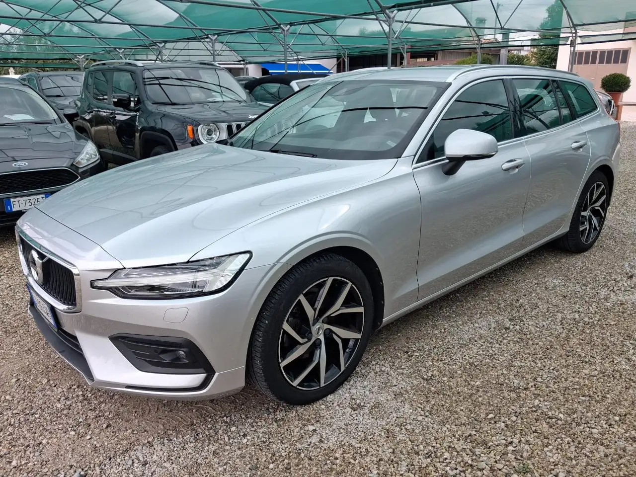 Volvo V60 2.0 d3 Business Plus my20 — photo 1 of 15