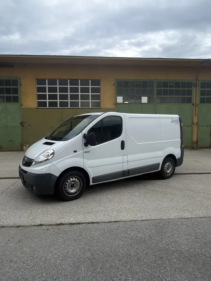 Opel Vivaro L1H1 2,0 CDTI 2,7t — photo 1 of 11