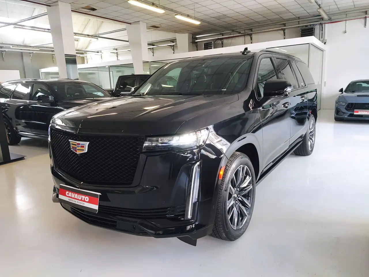 Cadillac Escalade Escalade ESV 6.2 V8 Sport Platinum Gpl 4wd auto — photo 1 of 15