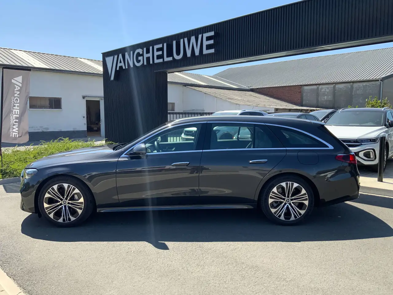 Mercedes-Benz E 300 de T 4Matic AVANTGARDE — photo 1 of 15