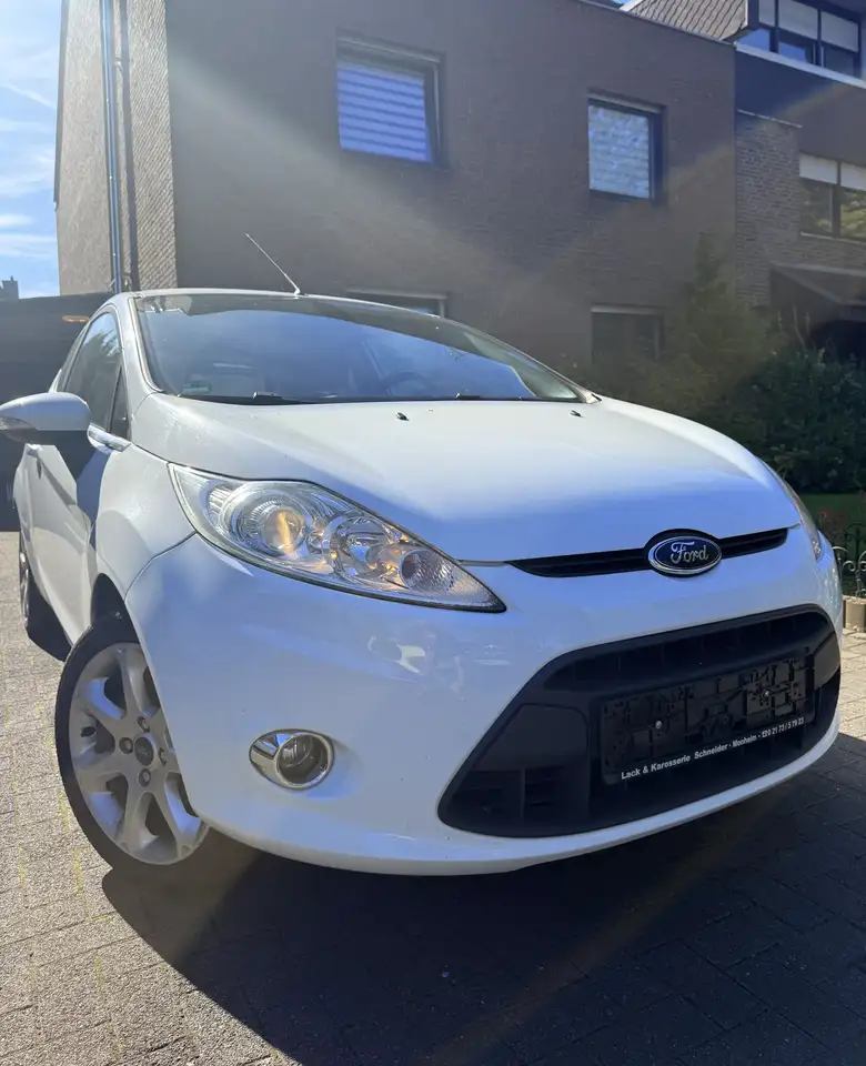 Ford Fiesta 1.25 Titanium TÜV Neu Zahnriemen ALU Klima — photo 1 of 12