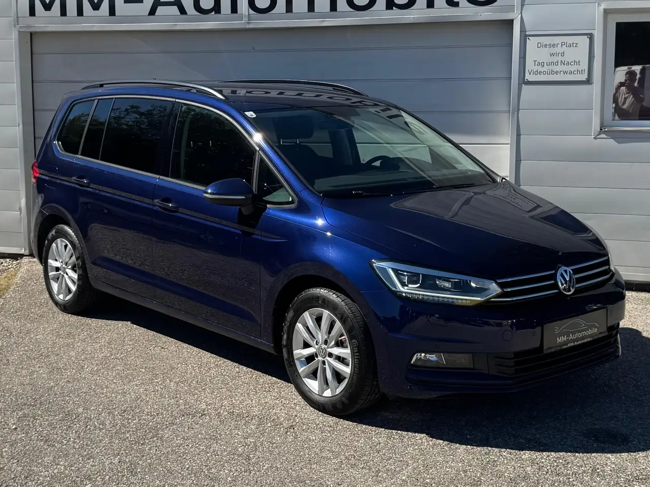 Volkswagen Touran Comfortline DSG*LED*RFK*PDC*NAVI*SHZ*uvm — photo 1 of 16