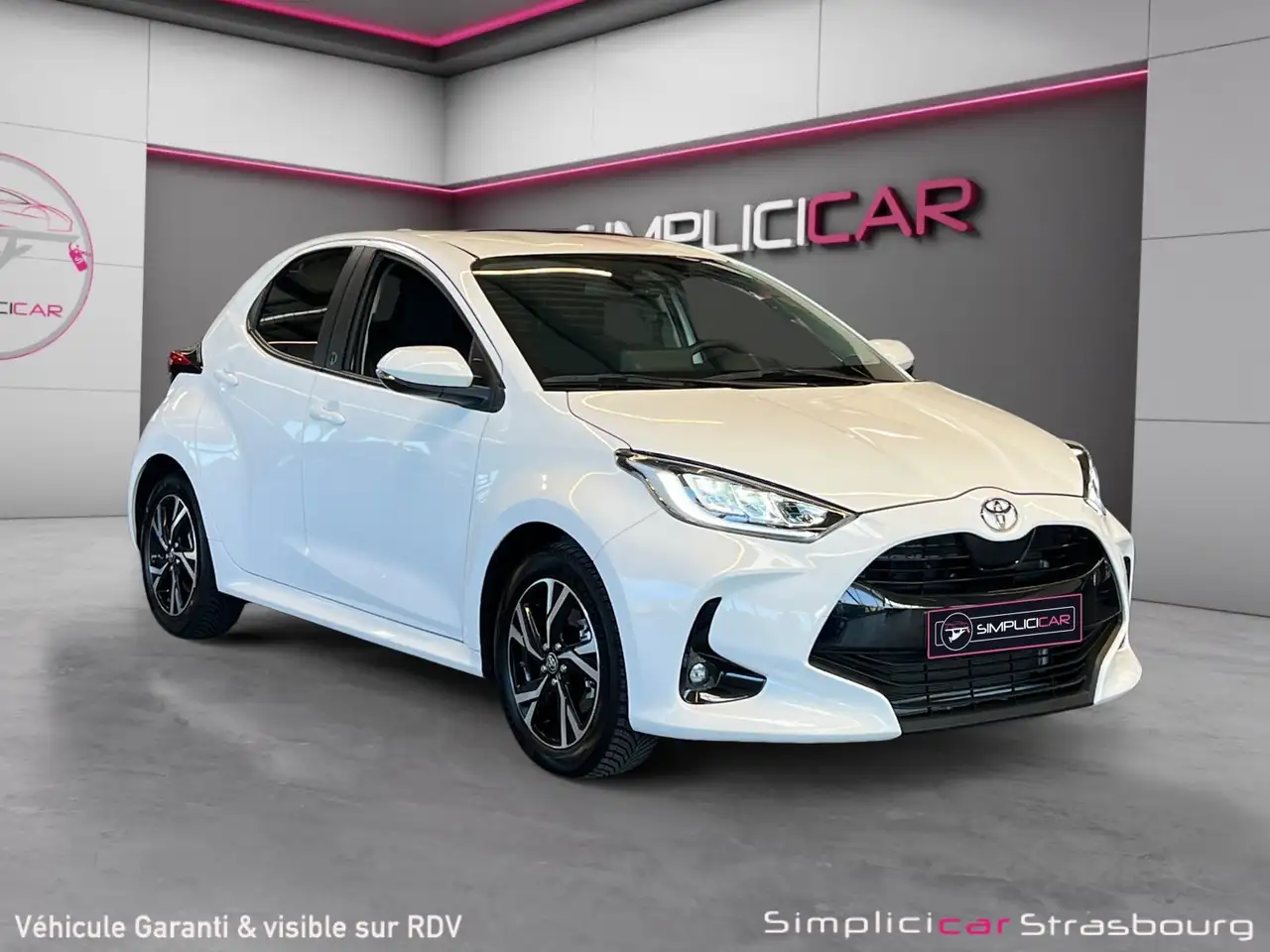 Toyota Yaris 116H PREMIERE — photo 1 of 15