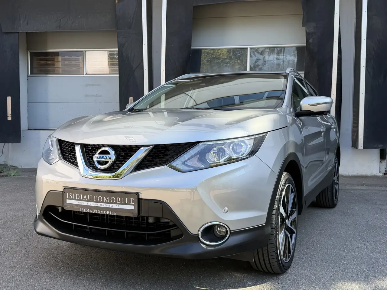 Nissan Qashqai Tekna LED Navi Sitzheizung KeylessGo 360° — photo 1 of 38