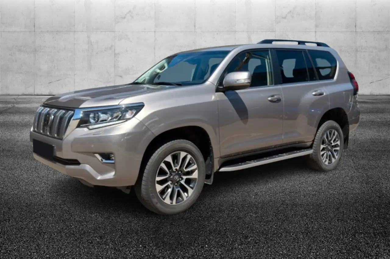 Toyota Land Cruiser 2.8 D4-D A/T 5 porte Executive — photo 1 of 8