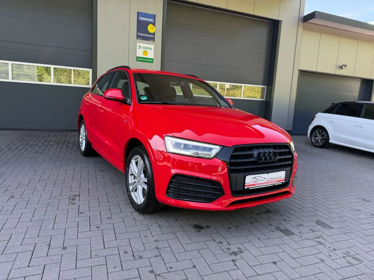 2016 Audi Q3 sport S-Line Black Style *LED *Navi **GRA, photograph 3