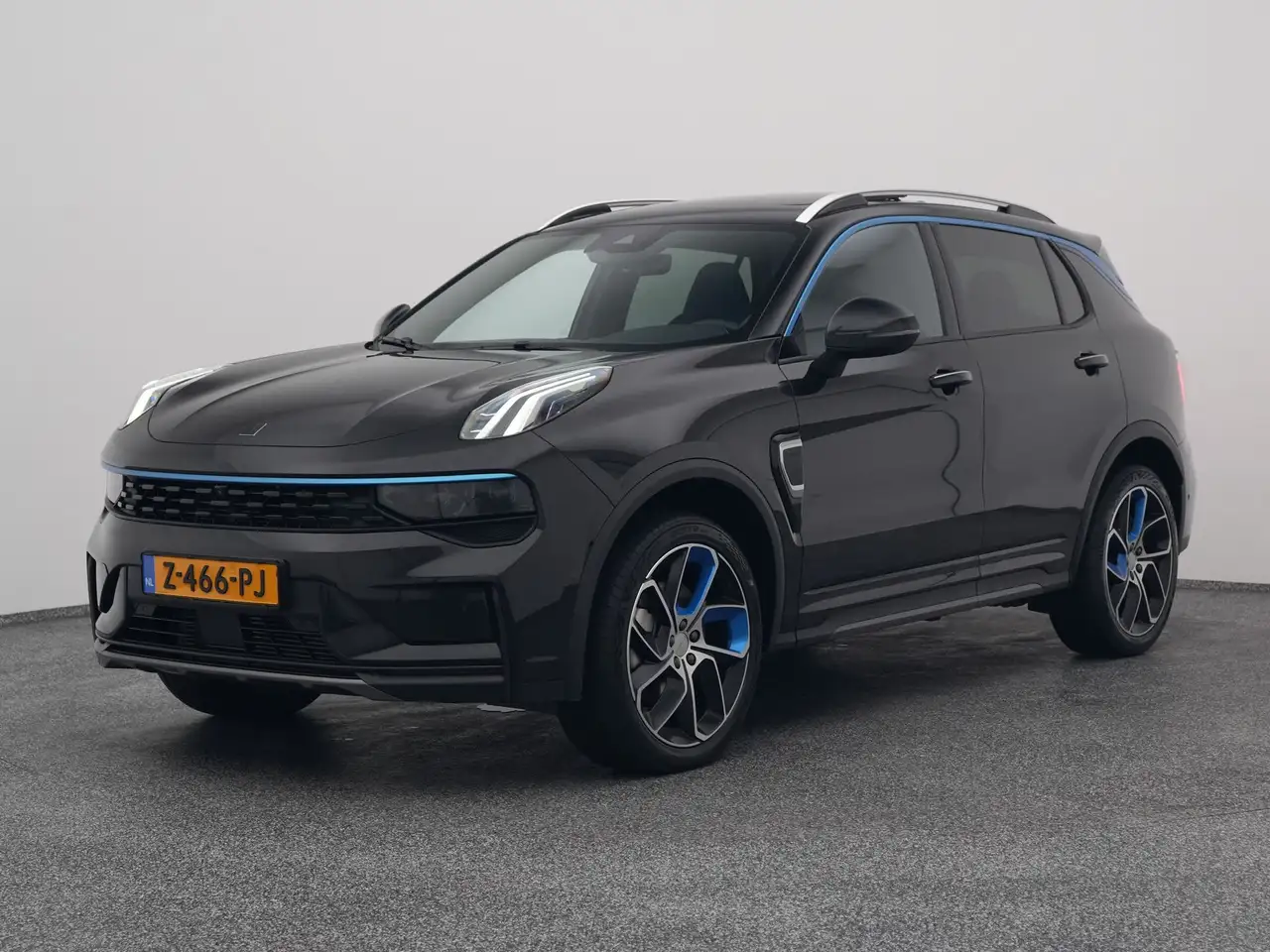 Lynk & Co 01 1.5 Plug-in Hybrid | 360° | ZWARTE HEMEL | STUURVE — photo 1 of 40