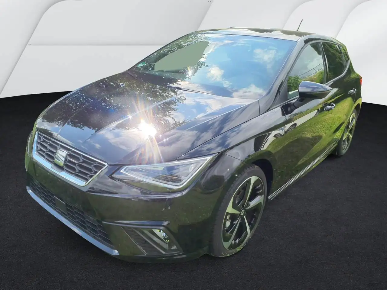 SEAT Ibiza FR 1.0 TSI -LED Pano Kamera Navi SHZ Einparkhilfe — photo 1 of 4
