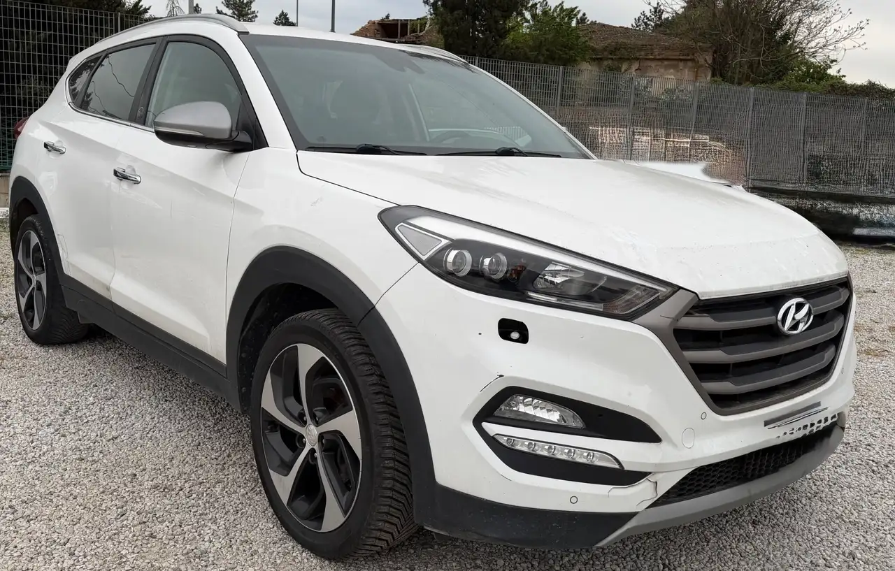 Hyundai TUCSON Tucson 1.7 CRDi motore ko Sound Edition Iva espost — photo 1 of 15