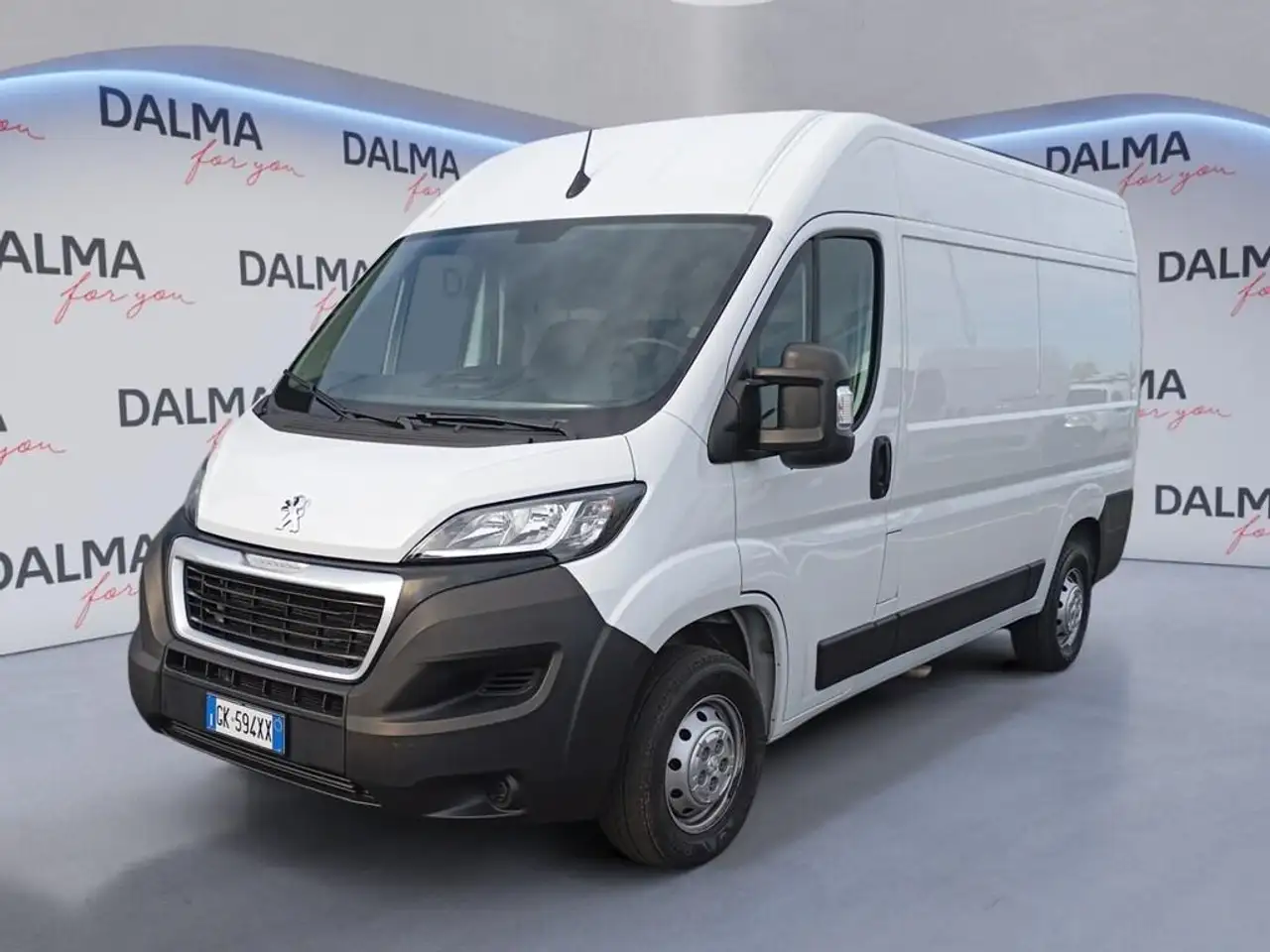Peugeot Boxer 330 2.2 bluehdi 140cv S&S L2H2 E6d — photo 1 of 19