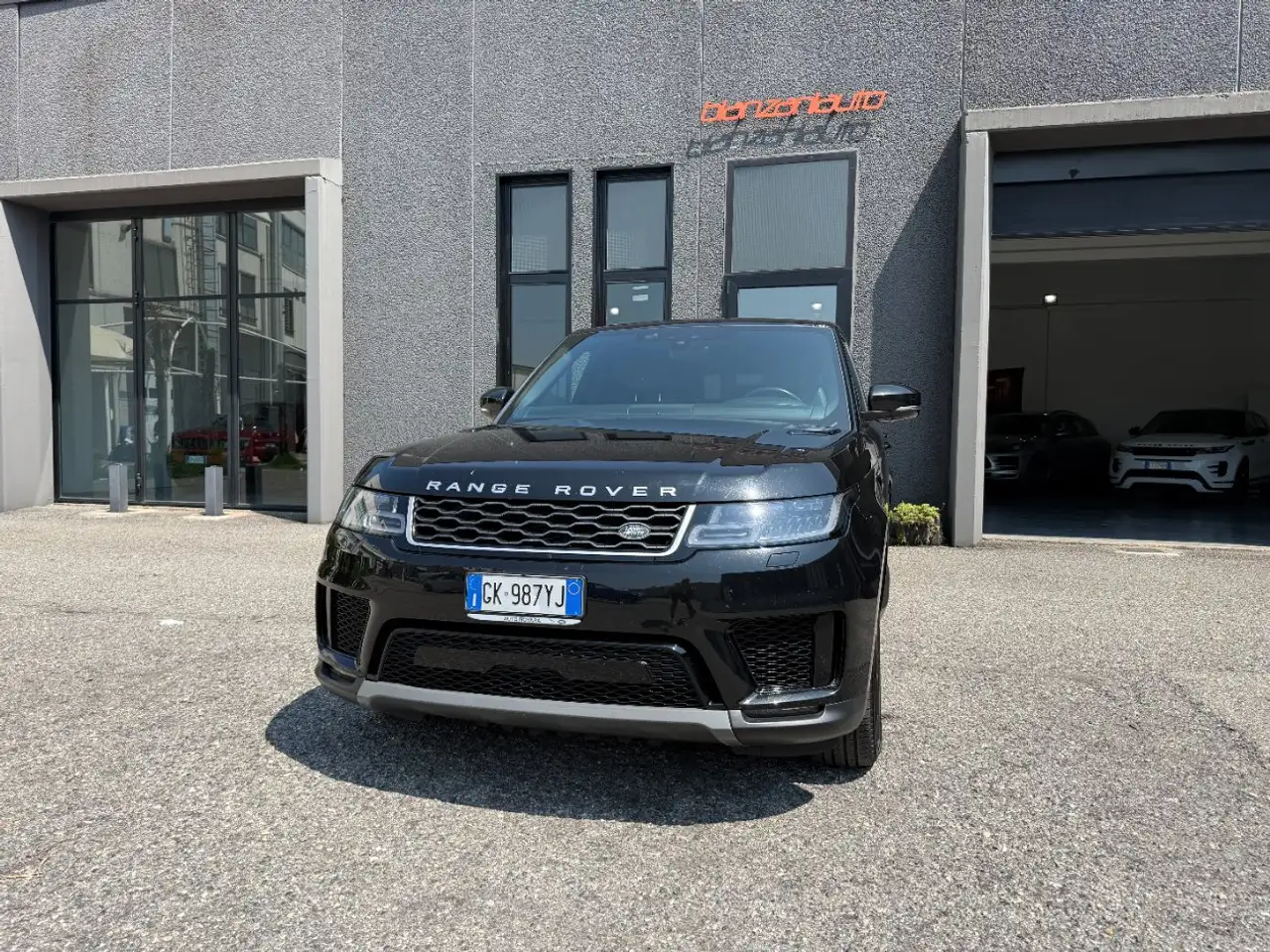 Land Rover Range Rover Sport 3.0d i6 mhev SE 249cv auto — photo 1 of 15