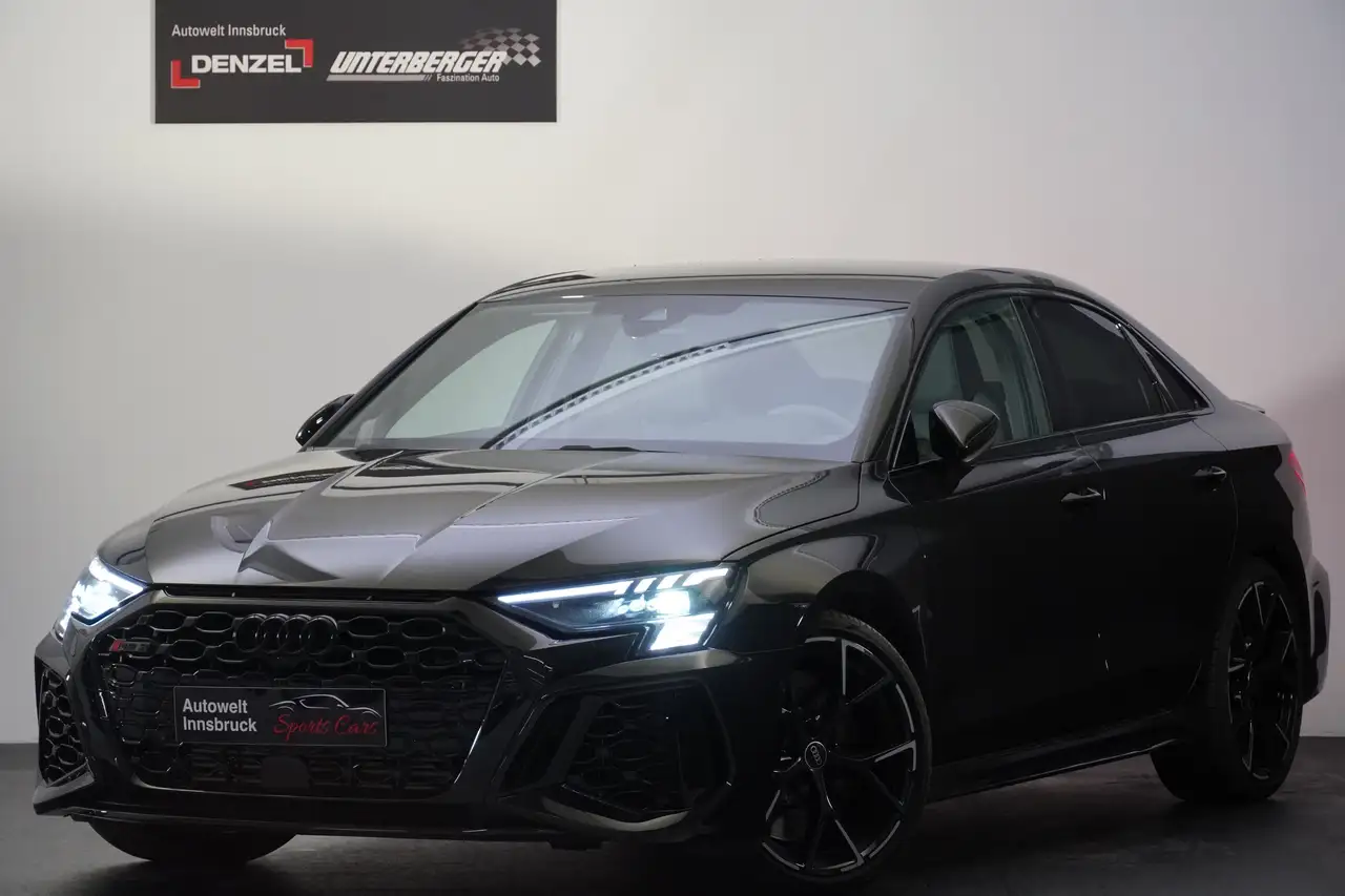 Audi RS3 2.5 TFSI quattro — photo 1 of 39