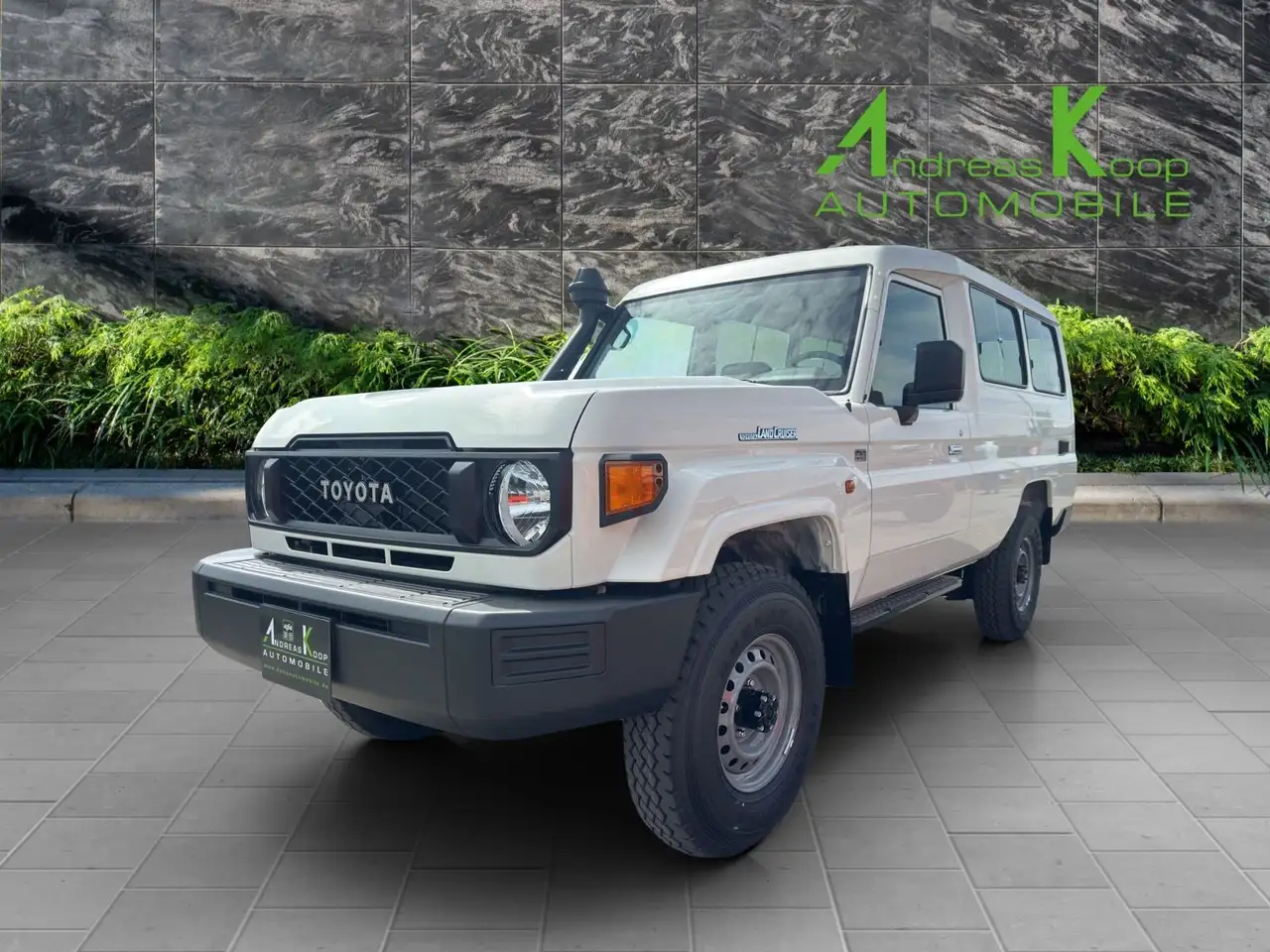 Toyota Land Cruiser GDJ 78 2,8d Automatik 40th 2x90 — photo 1 of 14