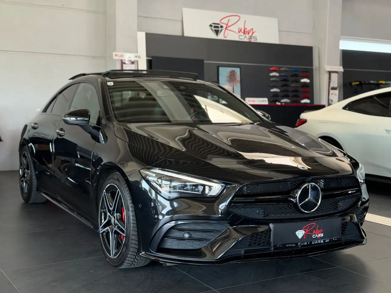 Mercedes-Benz CLA 35 AMG CLA-Klasse AMG CLA 35 4Matic (EURO 6d) — photo 1 of 36