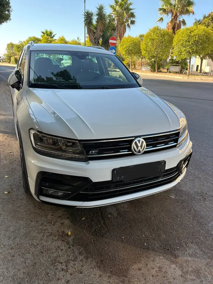 Volkswagen Tiguan 2.0 tdi R-Line BM 4motion dsg — photo 1 of 11