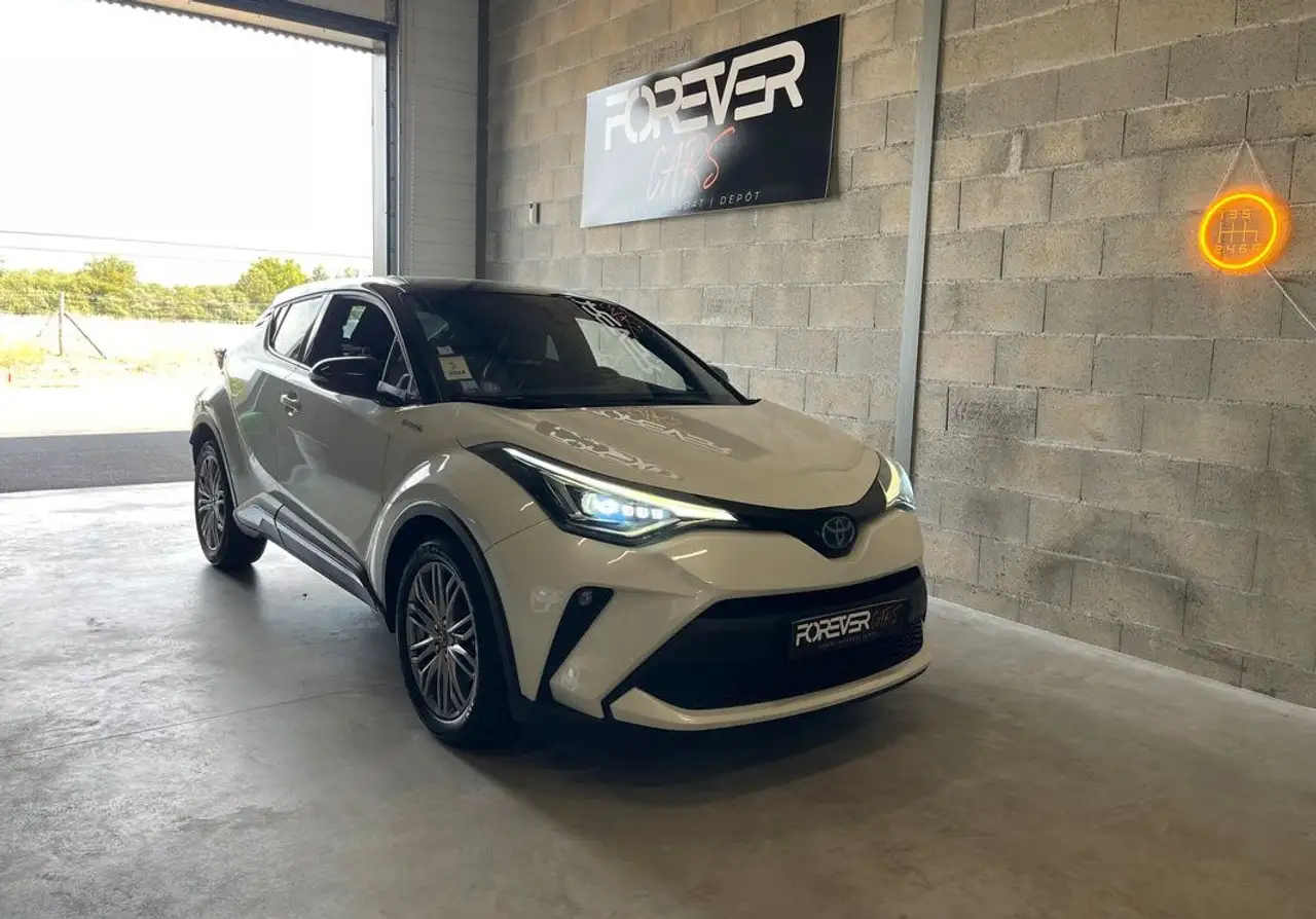 Toyota C-HR 122h DISTINCTIVE 2WD E-CVT MY20 GARANTIE 6 MOIS GARAGE CARPLAY CAMERA DE RECUL HYBRIDE NON RECHARGABLE — photo 1 of 15