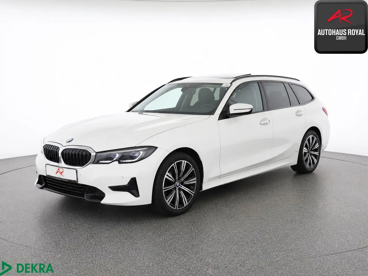 BMW 320 d T SPORT LINE PANO,LASER,KEYLESS,AHK,1.HAND — photo 1 of 15
