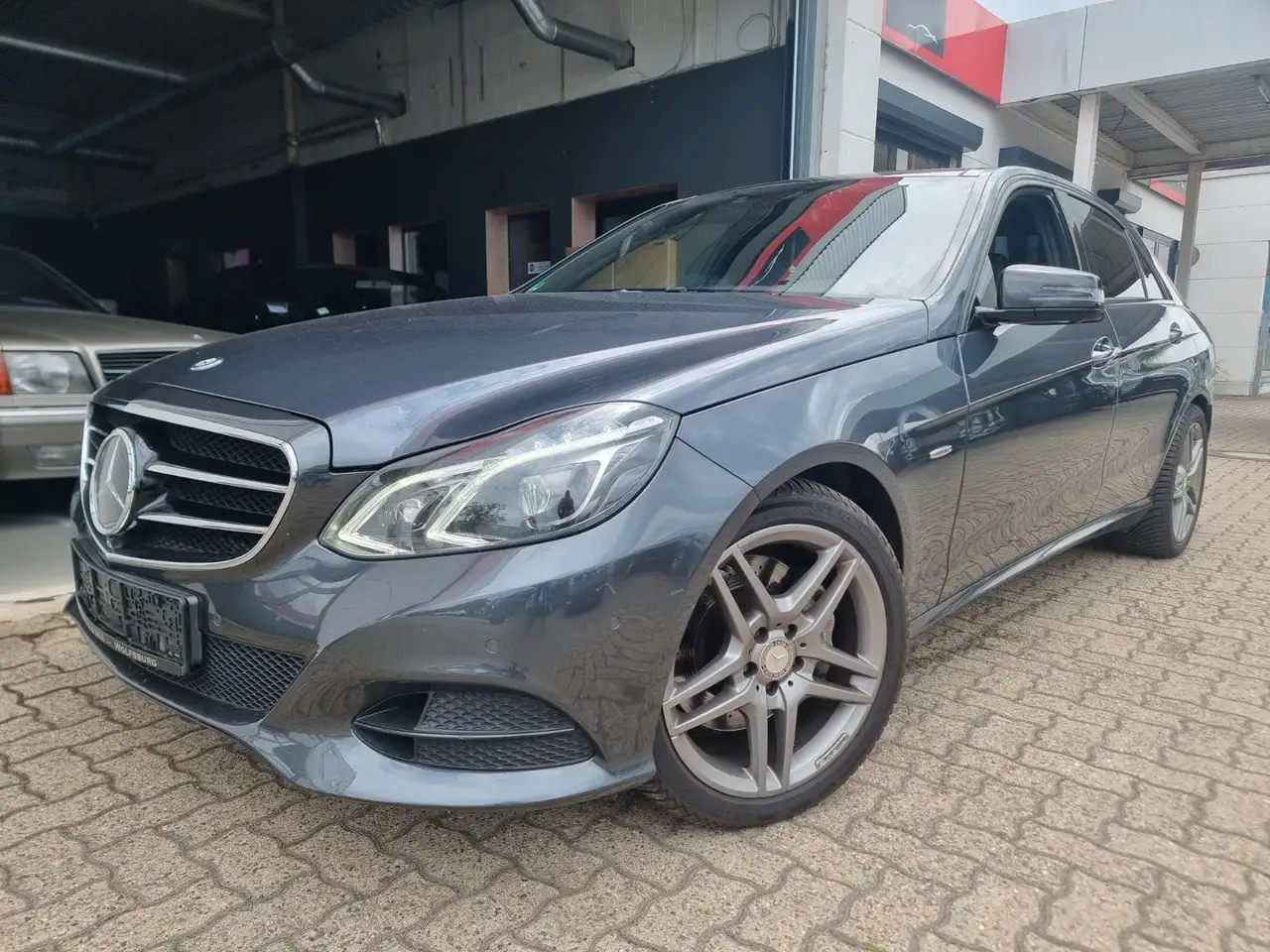 Mercedes-Benz E 350 4Matic Edition E — photo 1 of 21