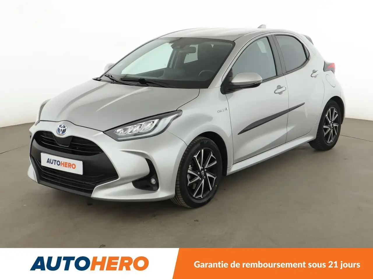 Toyota Yaris 1.5 Hybrid Design — photo 1 of 37