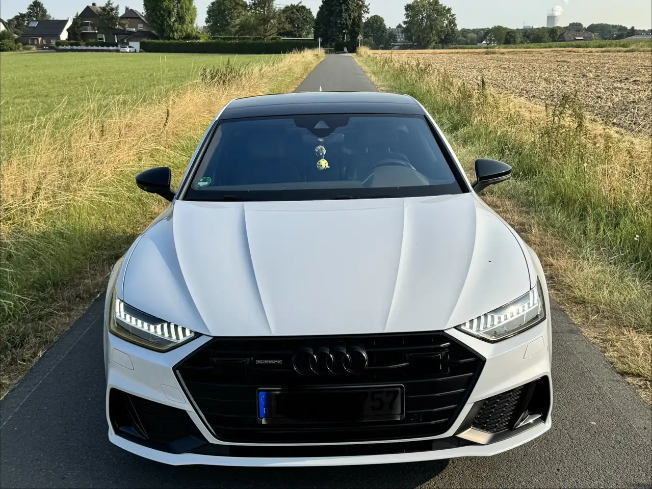 Audi A7 55 basis TFSI e quattro — photo 1 of 13