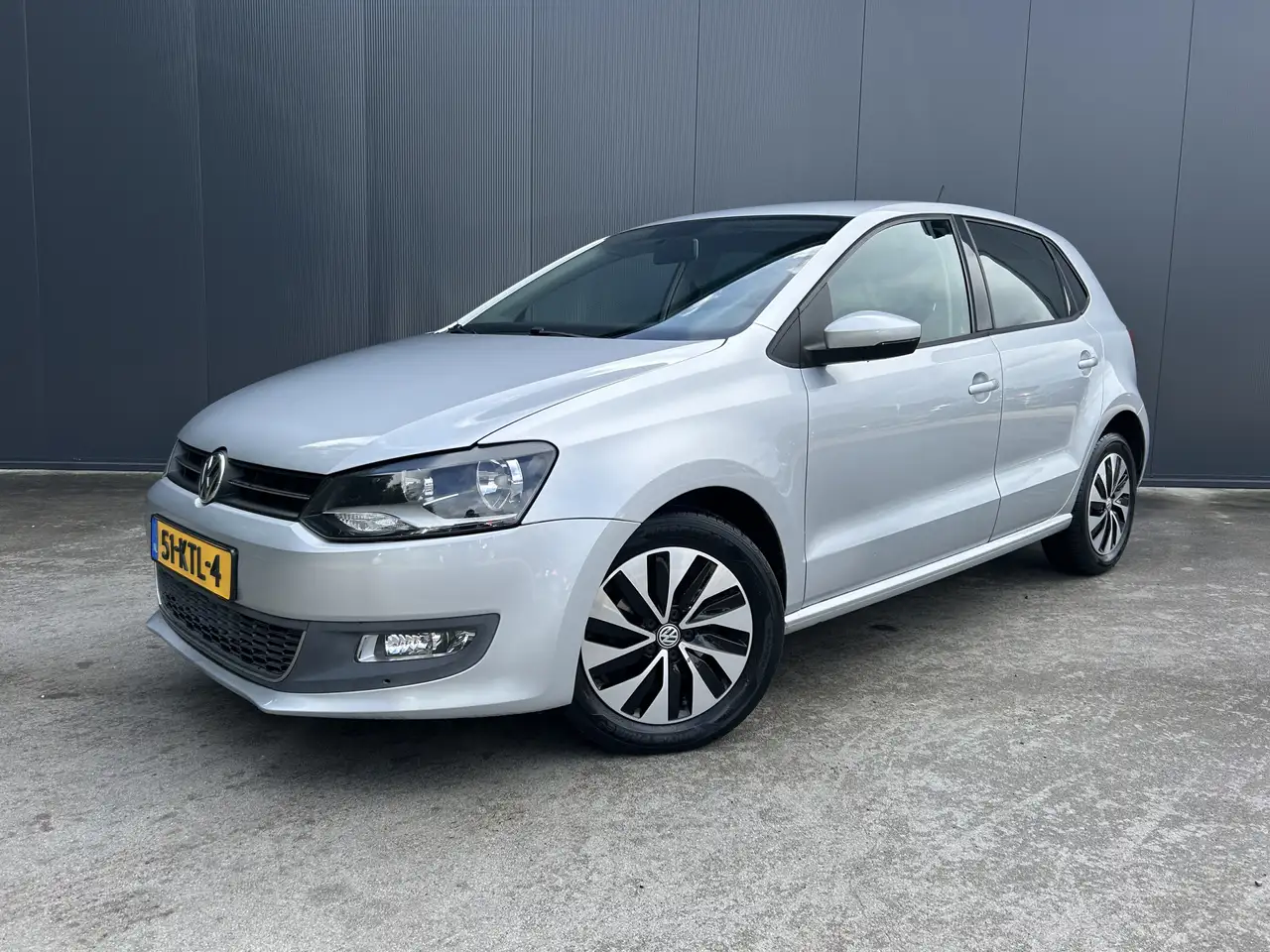 Volkswagen Polo 1.4-16V Highline NAVI CRUISE AIRCO LMV — photo 1 of 15