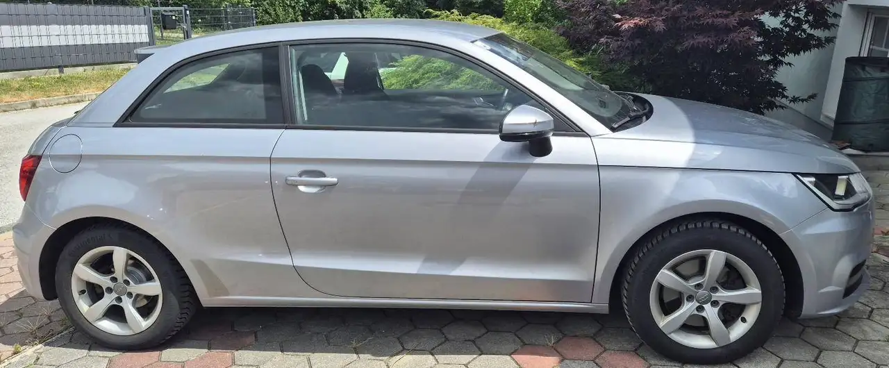 Audi A1 A1 1,6 TDI — photo 1 of 15