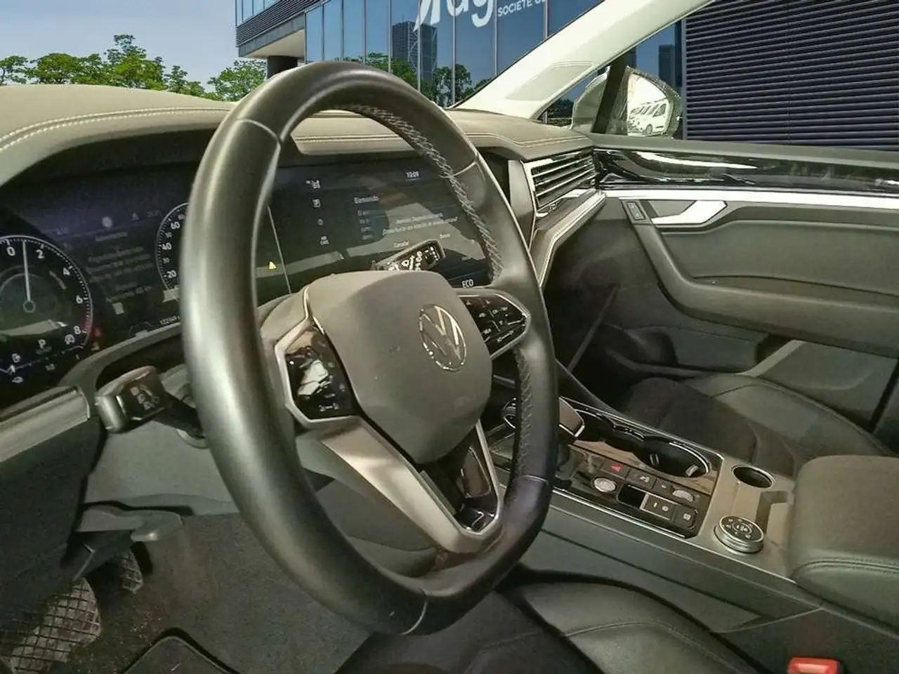 Volkswagen Touareg eHybrid Eleg 3.0 V6 TSI 280kW Tip 4M — photo 1 of 2