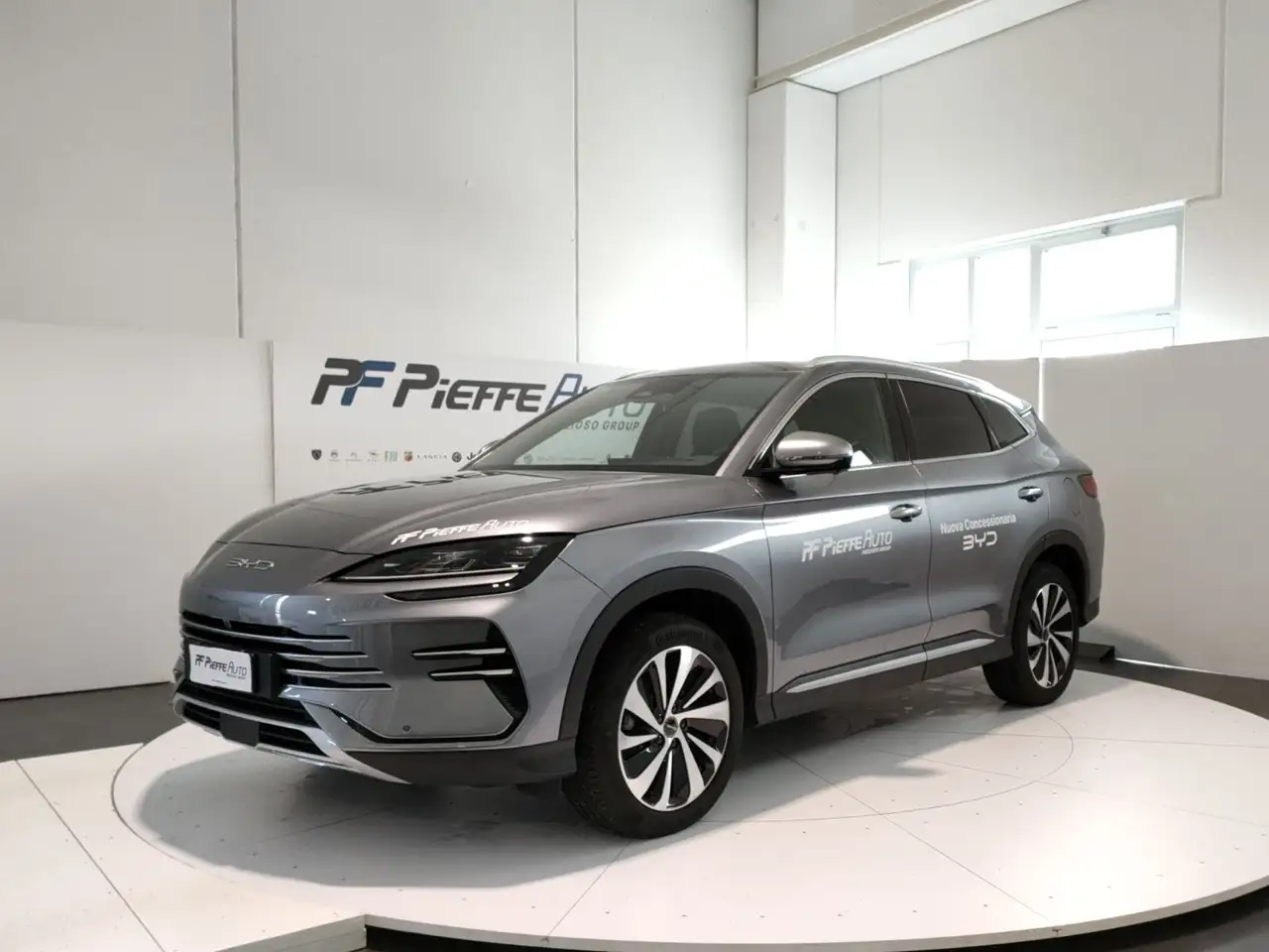 BYD Seal U DM-i Design — photo 1 of 15