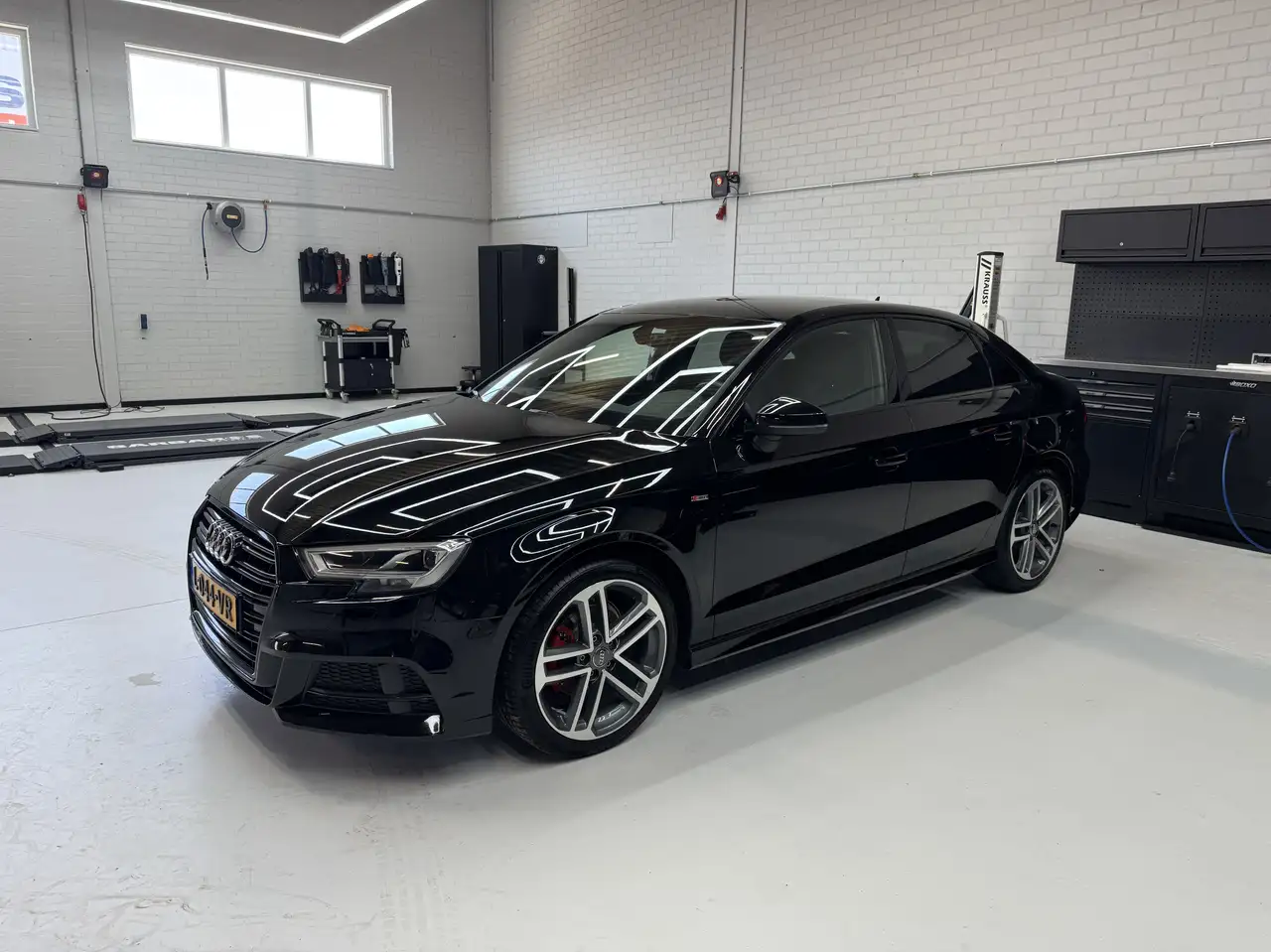 Audi A3 1.4 TFSI CoD S-line met Glascoating — photo 1 of 15
